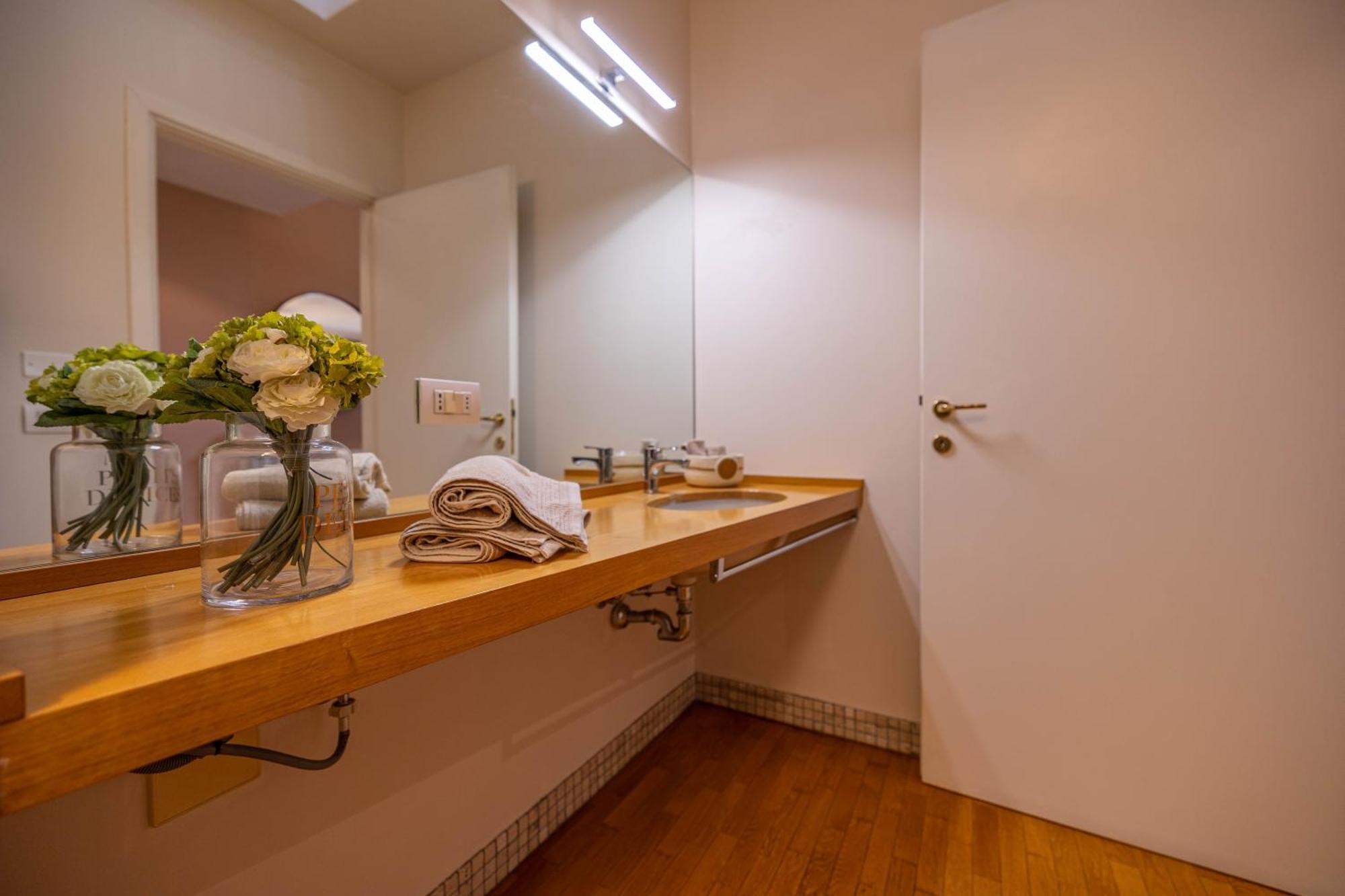 Comforthouse Luxury Vacancy 拉文纳 外观 照片