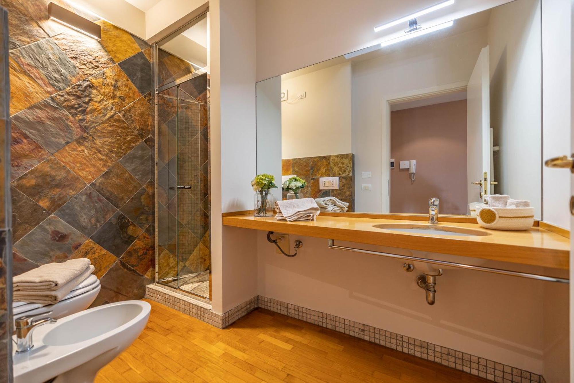 Comforthouse Luxury Vacancy 拉文纳 外观 照片